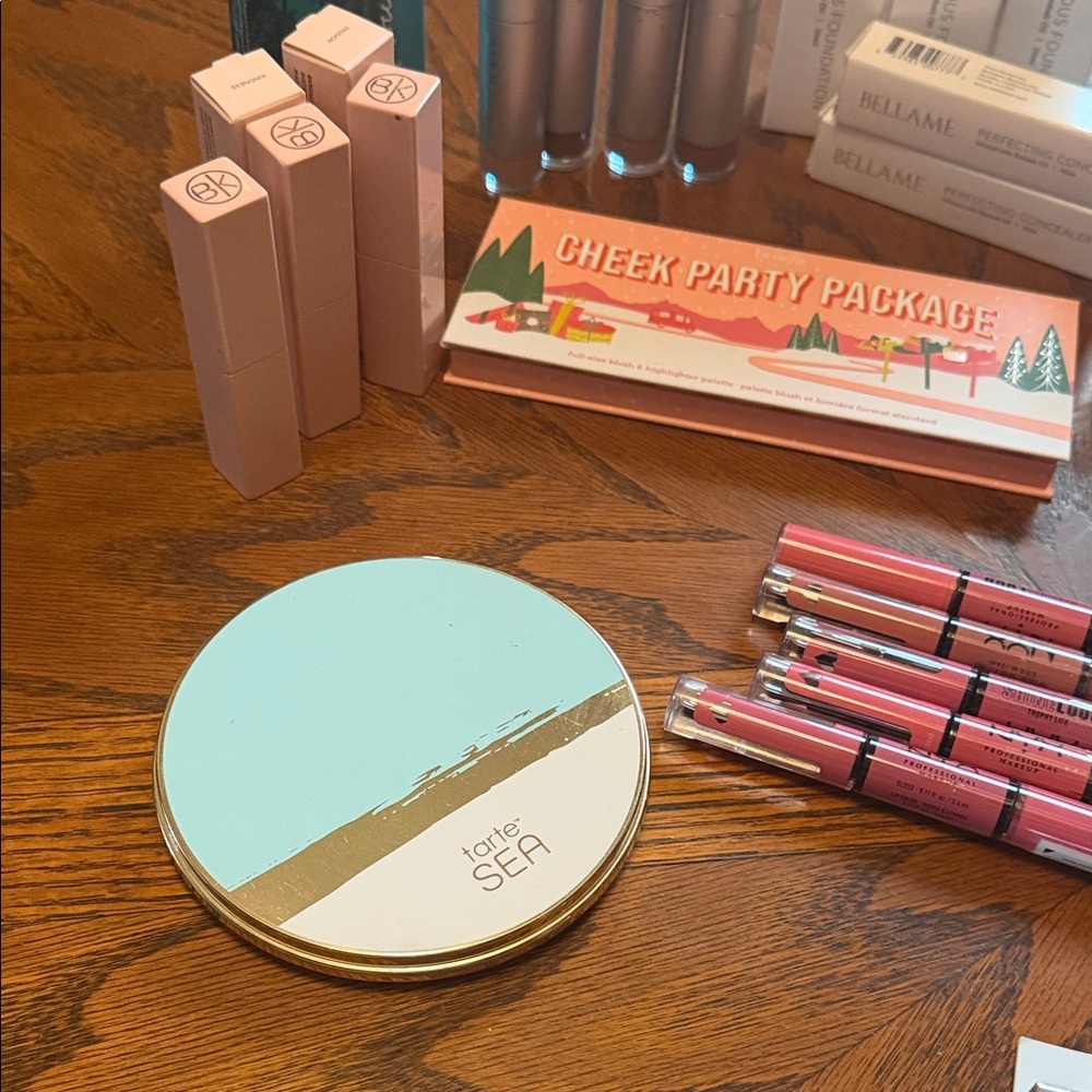 Makeup bundle - Picture 8 of 8